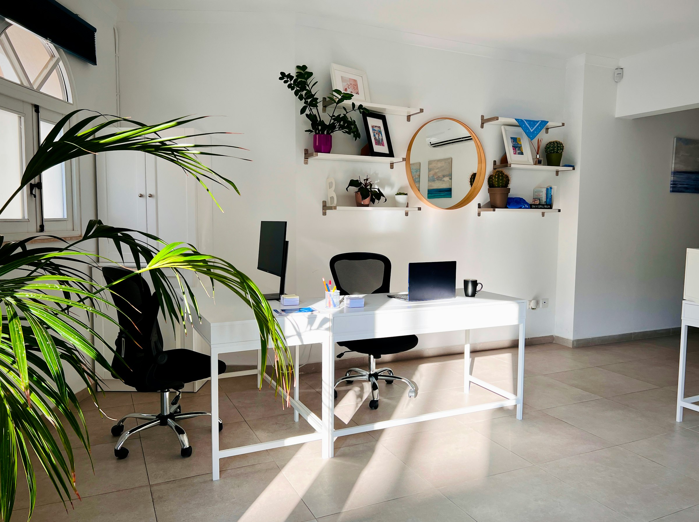 Bureau moderne et lumineux