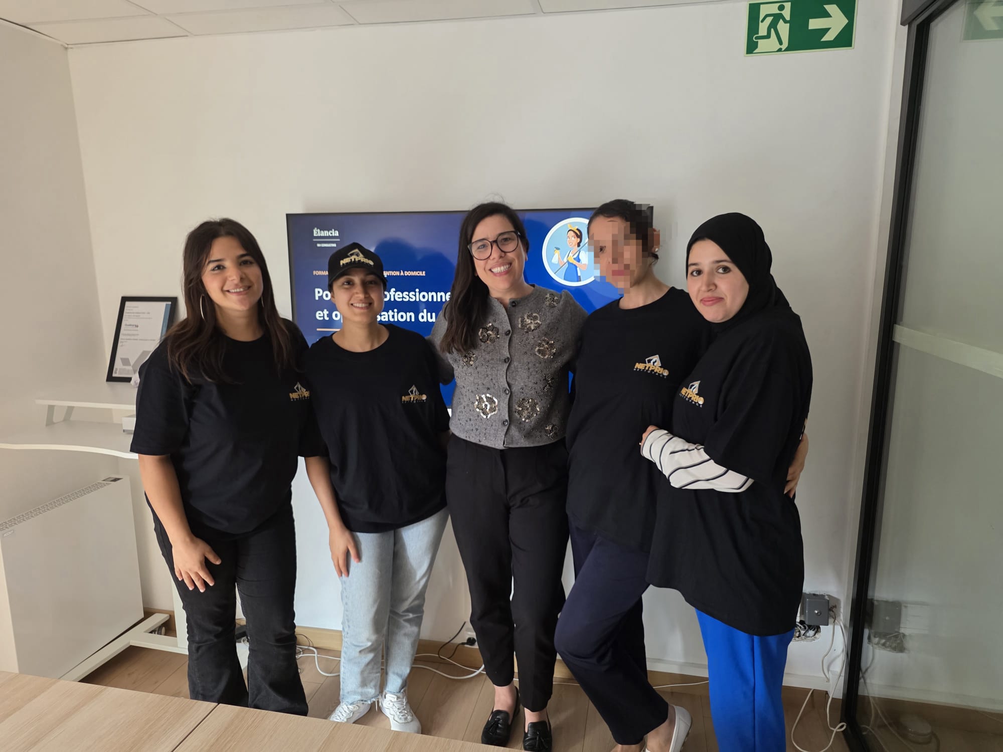 L'équipe Netprio avec Djamila, dirigeante d'Élancia RH Consulting